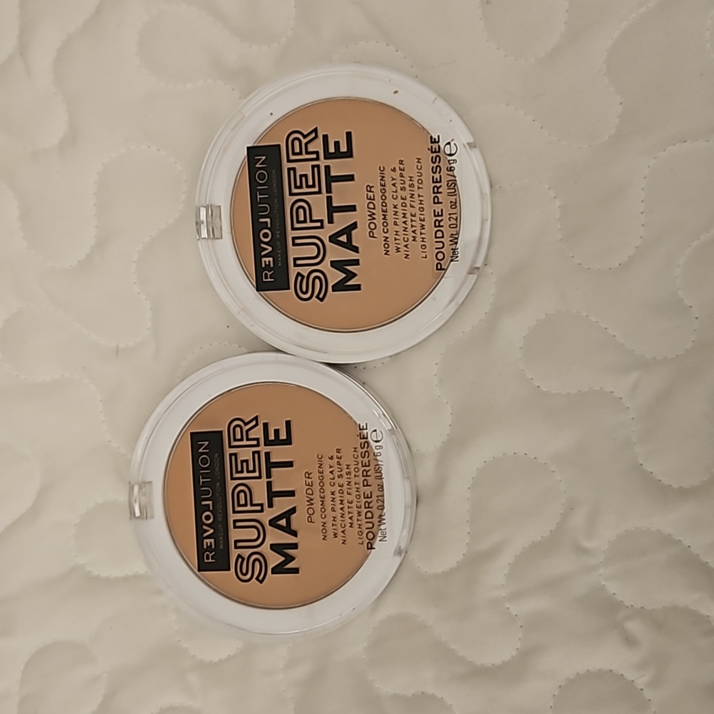 🆕️ Revolution Super Matte Powder (Set of 2)